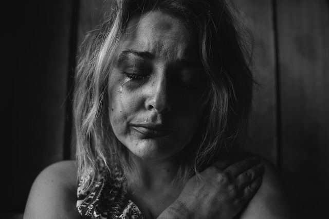 Ilustrasi wanita menangis (Unsplash/ KatJ)