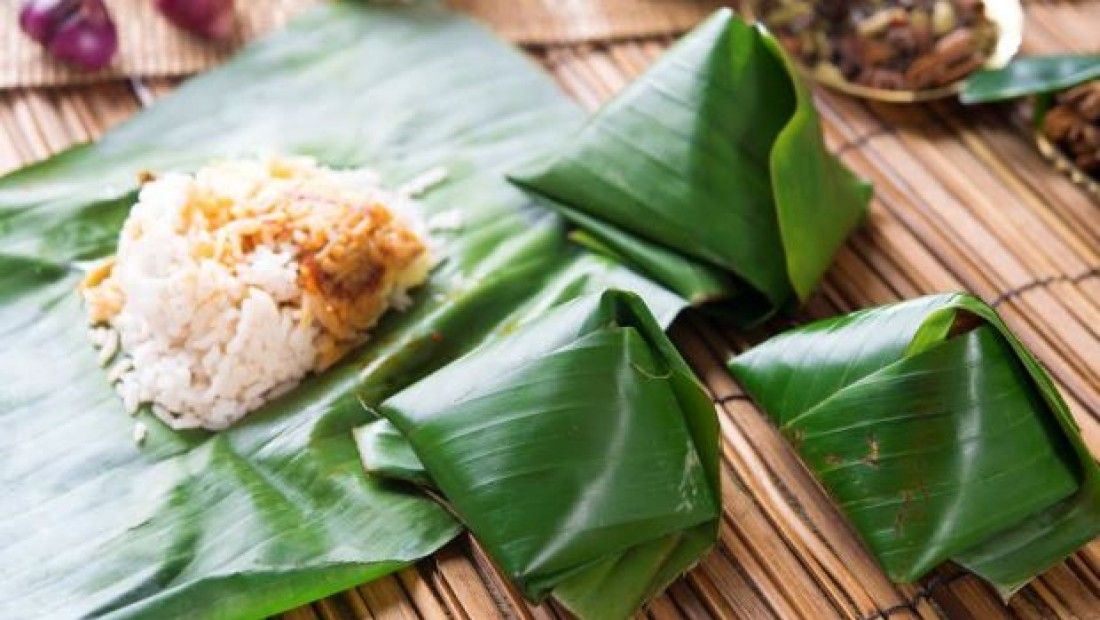 Nasi daun pisang atau ponggol/sumber: makanabis.com