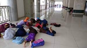 Anak-anak Tidur di Masjid Selama Ramadan, Sumber[Medcom.id]