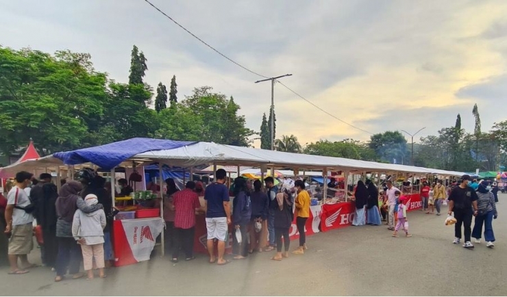Keramaian Pasar Ramadhan di Lapangan Ringroad Balikpapan | Dokumen Pribadi