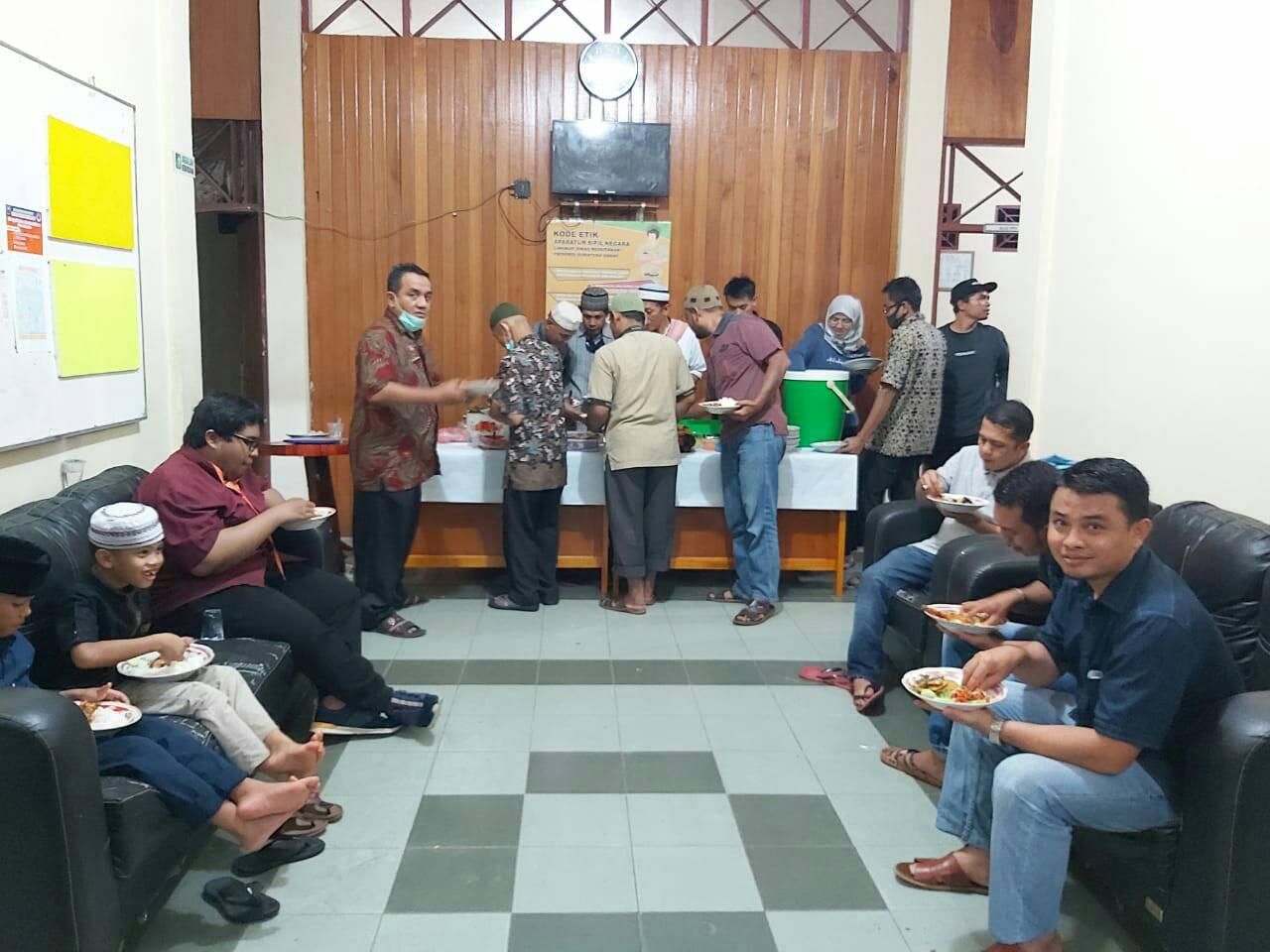 Nostalgia Ramadhan di Masa Kecil, Berbuka Di Kantor Ayah (Dokpri)