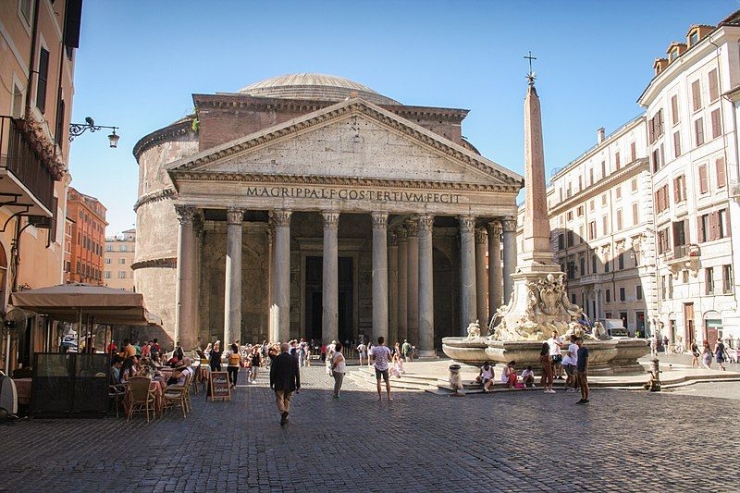 Depan Bangunan Pantheon.https://commons.wikimedia.org/