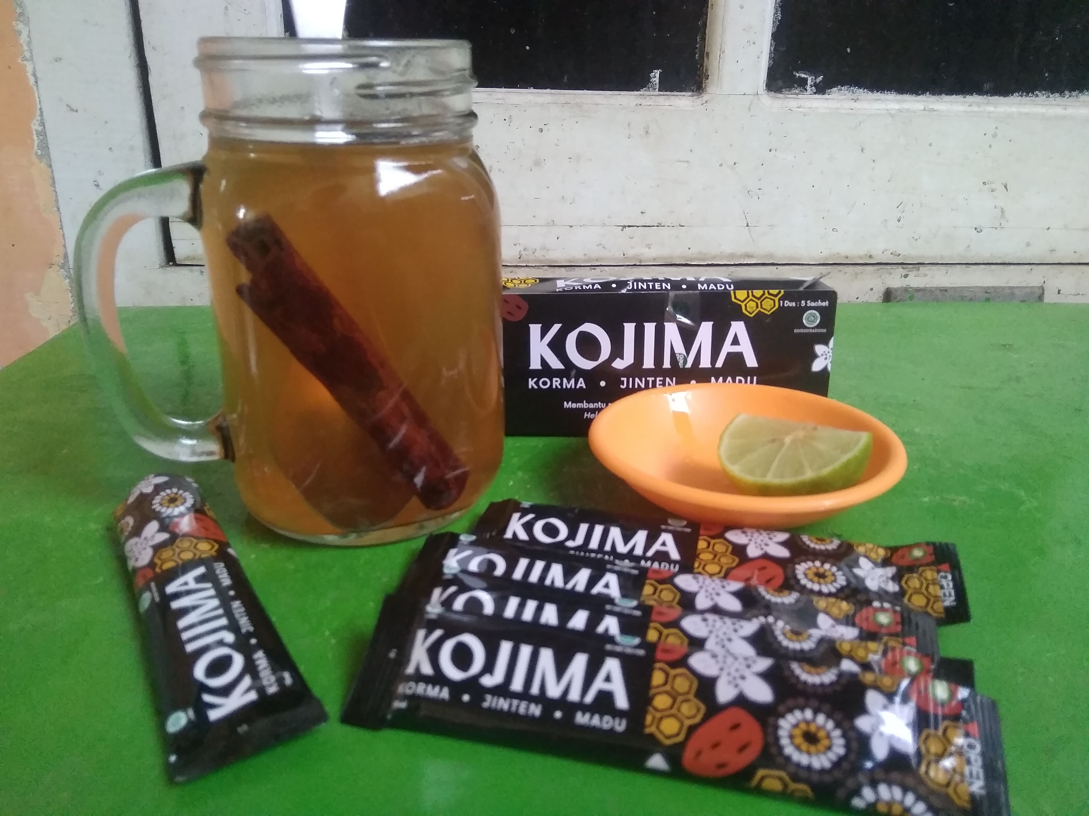Salah satu minuman favorit saya. Campuran kayu manis, perasan jeruk nipis dan Kojima. (Foto : Elvidayanty)