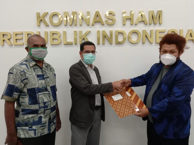 Tim Percepatan Penbentukan Komisi Nasional Hak Asasi Manusia Perwakilan Papua Batat Saat Menemui Wakil Ketua Komnas HAM RI di Jakarta/dokpri