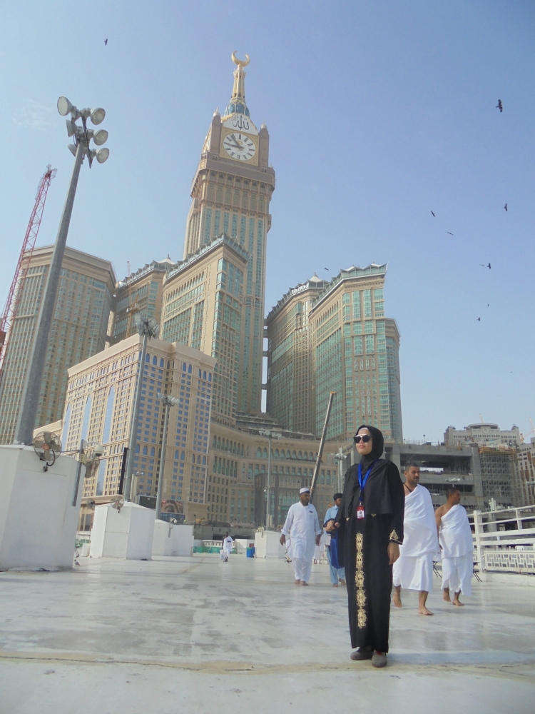 Aku berada di lantai teratas masjidil Haram Mekkah Saudi Arabia (sumber : dokumentasi pribadi)