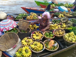 Nini Pedagang Pasar Terapung | @kaekaha