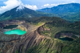 Foto danau Kelimutu dari Website Taman Nasional Kelimutu