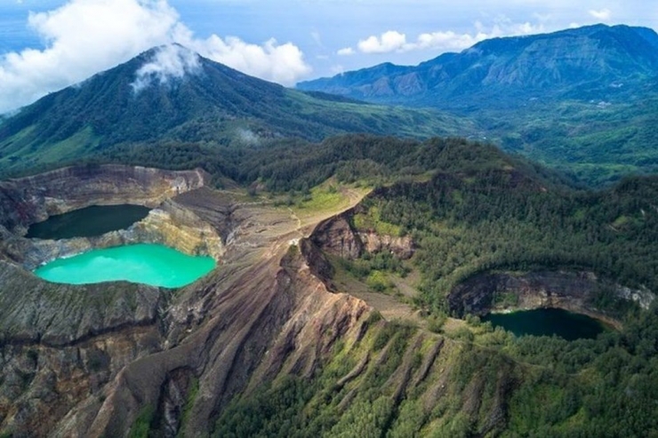 Foto danau Kelimutu dari Website Taman Nasional Kelimutu