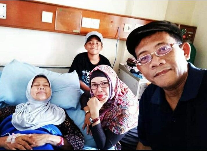 Saat beliau terserang light stroke (dok: pribadi)
