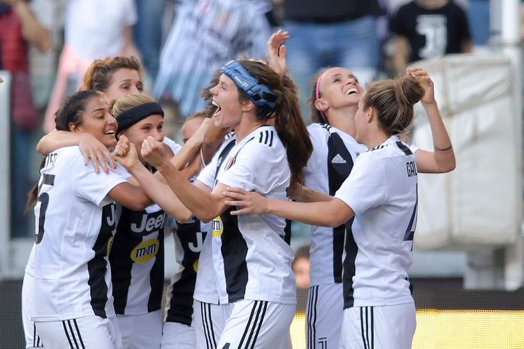 Tim sepak bola wanita Juventus merayakan gol. Sumber: Juventus FC Women via KOMPAS.COM