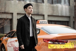Lee Je Hoon sebagai Kim Do Ki dalam drama Taxi Driver| Sumber: SBS via Kompas.com