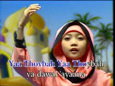 Lagu Ya Thoybah dipopulerkan Haddad Alwi dengan Sulis. Sumber: via Kapanlagi.com