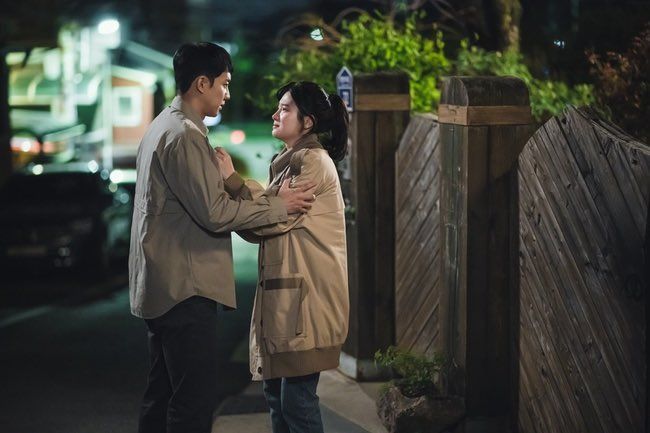 Setelah transplatasi otak, Jung Bareum terlihat berbeda dan sering kebingungan (tvN)