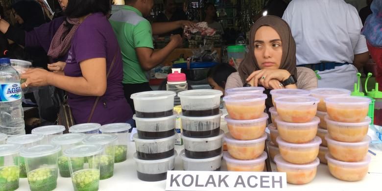 Penjual kolak aceh di Pasar Benhil. Sumber: KOMPAS.COM/SRI ANINDIATI NURSASTRI