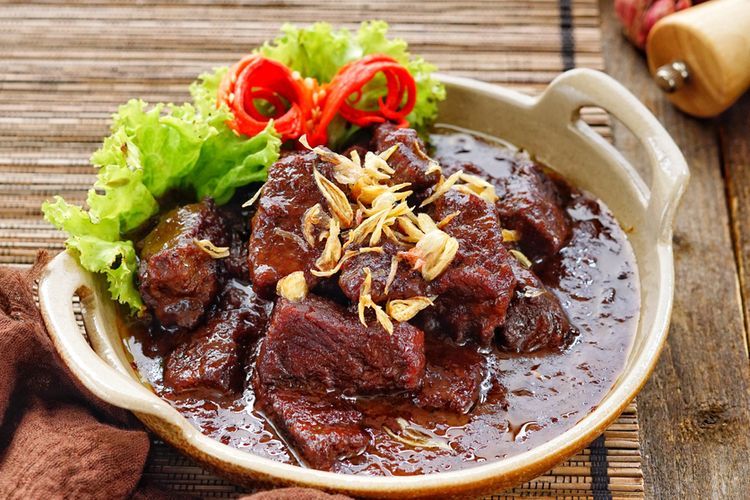 semur daging sebagai salah satu menu lebaran. (kompas)