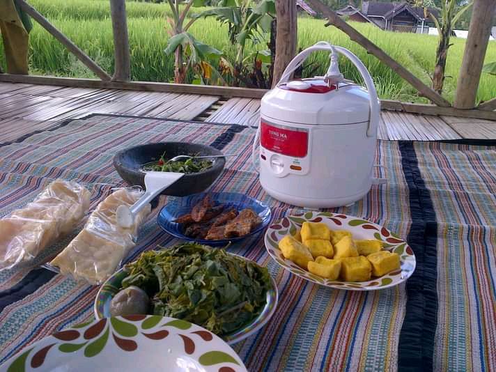 Ilustrasi makan sehat selama Ramadan dari laman FB Budi Susilo.