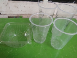 Plastik kemasan bekas minuman dan makanan. (Foto : Elvidayanty)