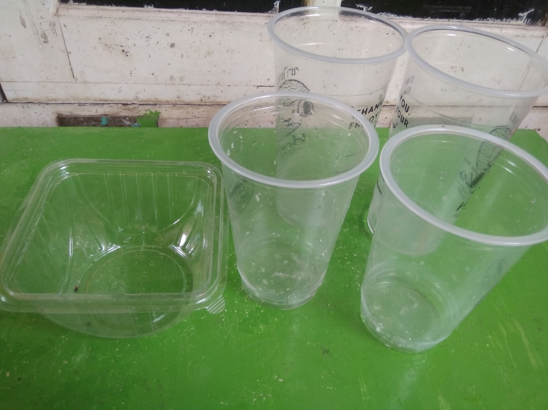 Plastik kemasan bekas minuman dan makanan. (Foto : Elvidayanty)