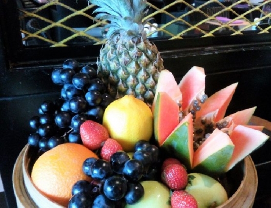 Mengkonsumsi buah-buahan sangat cocok agar daya tahan tubuh terjaga saat berpuasa (Sumber: dokumen pribadi)