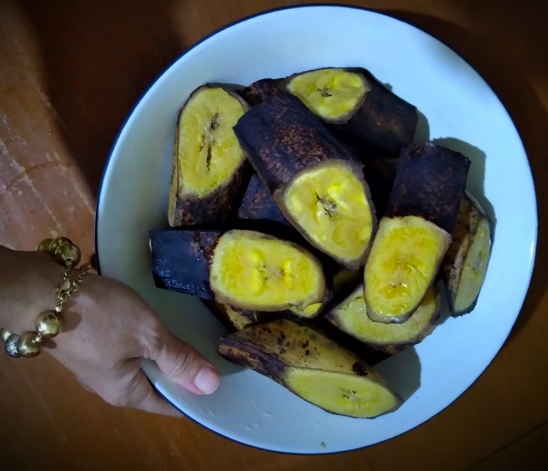 Cemilan pisang tanduk rebus, maknyusssss (Dokpri)