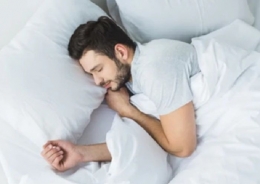 Waktu tidur yang cukup mampu membuat berat badan terjaga selama bulan Ramadan (Sumber shutterstock)