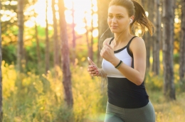 Olahraga sebagai solusi untuk tetap menjaga berat badan dan hidup sehat. Pixabay