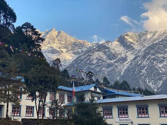 Himalaya (sumber: tripadvisor.co.id)