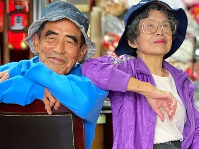 Sepasang Kakek dan Nenek yang Tampil Modis. Sumber Diadona.id