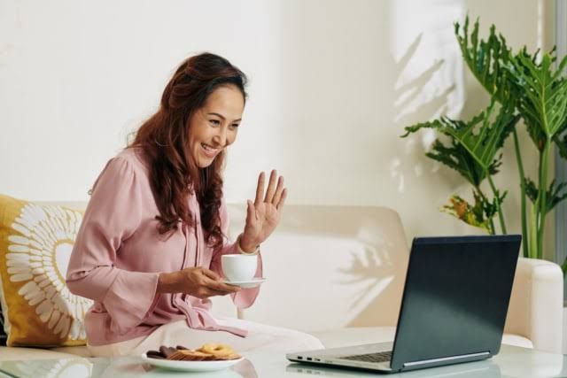 Situasi setelah bukber virtual, ngobrol santai dan ucapan-ucapan perpisahan di akhir acara bukber virtual (foto dari kumparan.com)