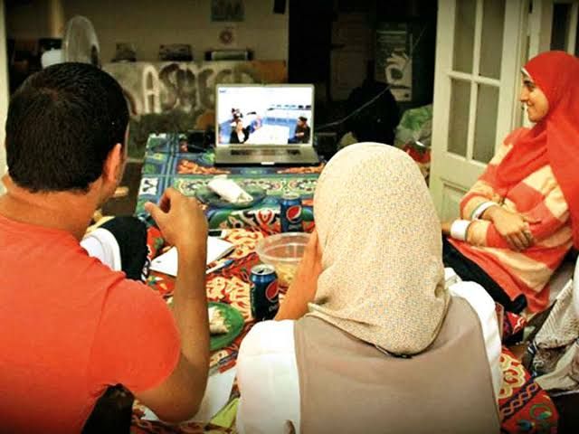 Sejak pandemi kini hadir istilah bukber virtual atau remote iftars (sumber gambar: timesofindia.com)