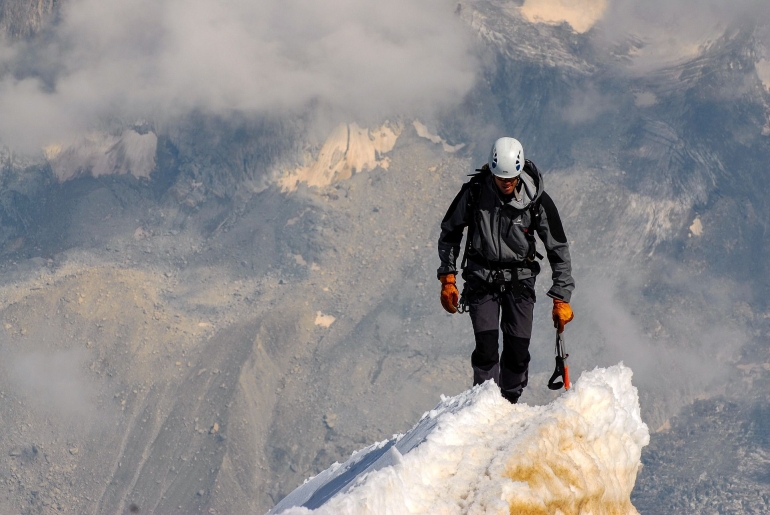 Cintai proses pendakian Anda menuju puncak untuk menjadi pemenang yang sesungguhnya | Ilustrasi oleh Free-Photos via Pixabay