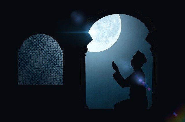 Bulan Ramadhan (Sumber: https://pixabay.com/id/photos/ramadan-ramadhan-malam-agama-3461512/)