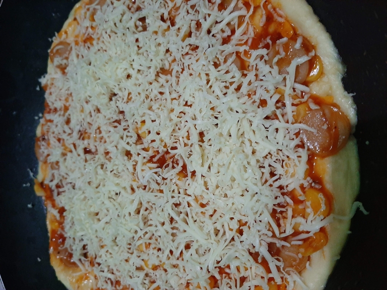 Pizaa saat semua bahan dimasak. (Sumber :dok.pribadi)