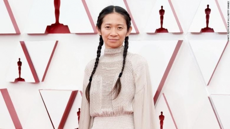 Ini dia Chloe Zhao, sutradata terbaik Oscar 2021 (sumber gambar: CNN)