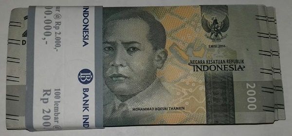 Gepokan uang kertas baru masih ada selongsong Bank Indonesia (Dokpri)