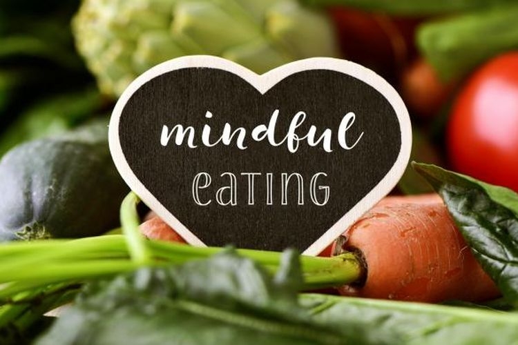 Ilusttasi Mindful eating, pola makan sehat yang melibatkan rasa kesadaran penuh. (THINKSTOCKPHOTOS via kompas.com)