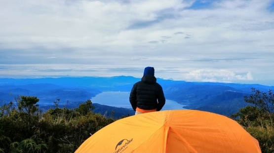 Melepas pandang ke danau Singkarak (Dokumentasi pribadi)