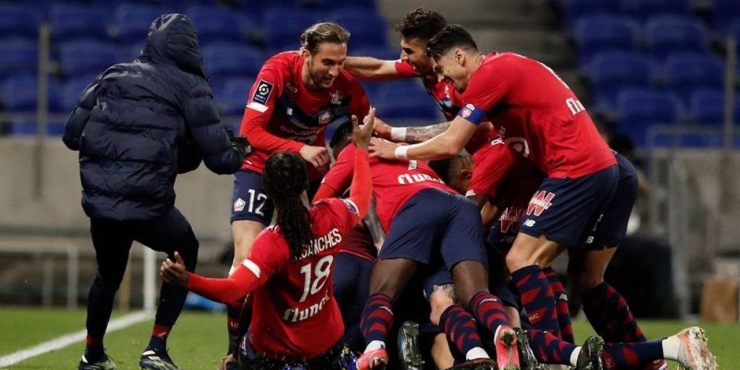 Pemain Lille merayakan gol ke gawang Olympique Lyon. (via livetube.tv)