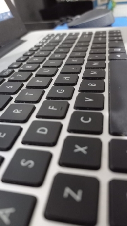 Ilustrasi keyboard pada laptop untuk cerpen: Tolong Jangan Ambil Tulisanku! (Foto: Dokumen Pribadi).