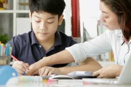 Mendampingi anak belajar saat di rumah saja (Kompas.com)