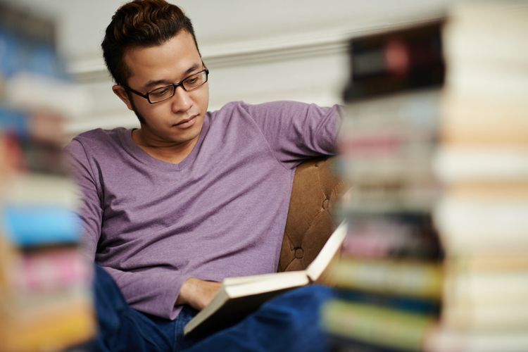 Membaca Buku Saat di Rumah Saja (Lifestyle Kompas)