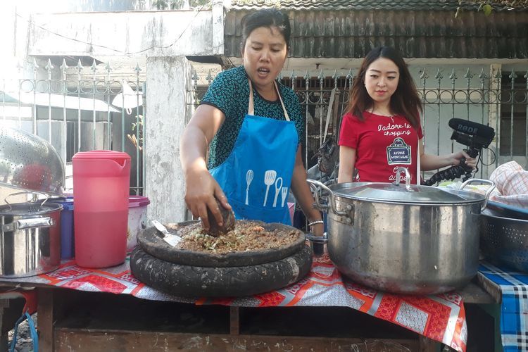 Rujak cingur bu Mella yang sempat viral di Surabaya (Kompas.com/Ghinan Salman)