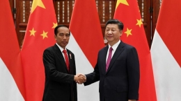 Jokowi dan Xie Jin Ping dalam poros ekonomi dan investasi. Gambar : Reuteurs/Minoru Iwasaki
