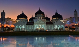 Masjid Raya Baiturrahman ketika sunset. Sumber: koleksi pribadi