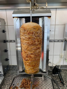Daging panggang putar Doener-Kebab (FB)