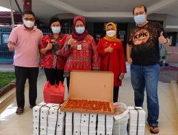 Pizza dan makanan untuk warga lapas wanita diterima sipir - dok KPK St Helena 