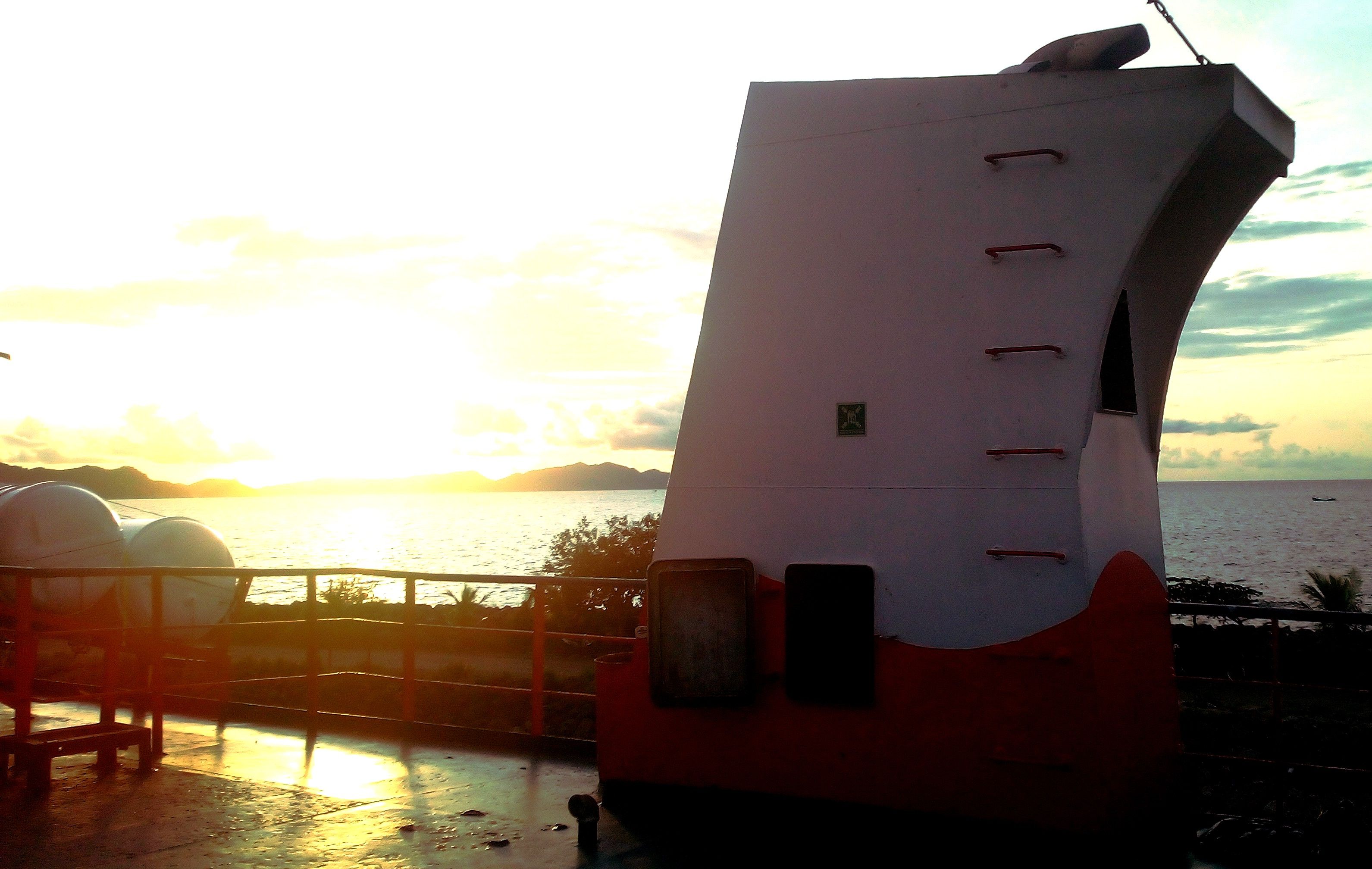 Dari Atas Kapal Ferry KMP BRR, Sun Set pada 15 Ramadhan 1442 Hijriah ( Doc Rachmad Yuliadi Nasir / Istimewa)