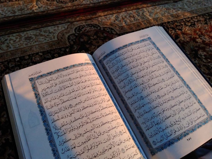 Membaca, mempelajari, dan mengamalkan isi Al-Qur'an adalah sebuah anjuran. (Foto: dok. pri)