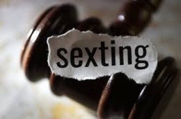 Hukuman bagi penyebar Sexting (screennagresmovie.com )