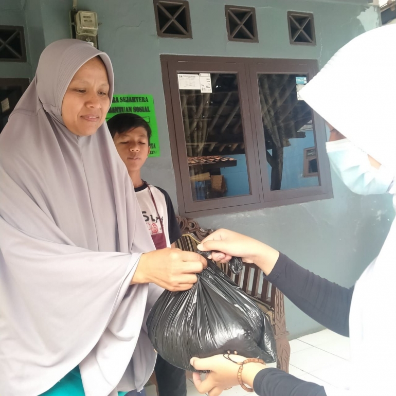Beas Kaheman, kegiatan yang mewajibkan semua siswa yang mampu untuk menyumbangkan beras untuk temannya yang kurang mampu. | Foto: Dokumentasi pribadi